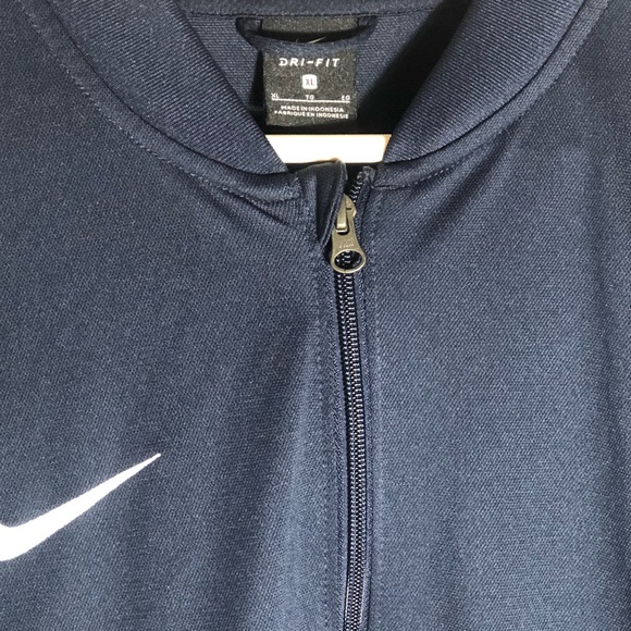 Nike jacket - Picture 3 of 4